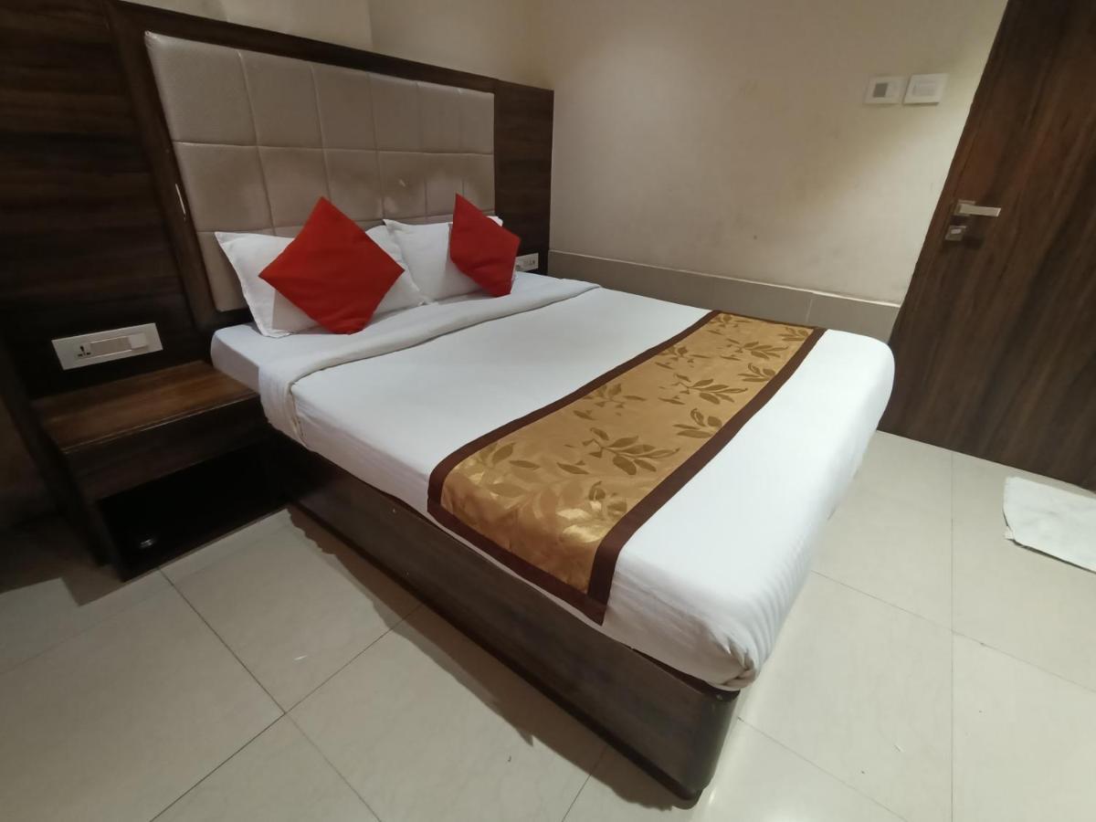 Fabhotel Regal Inn Мумбаи Экстерьер фото