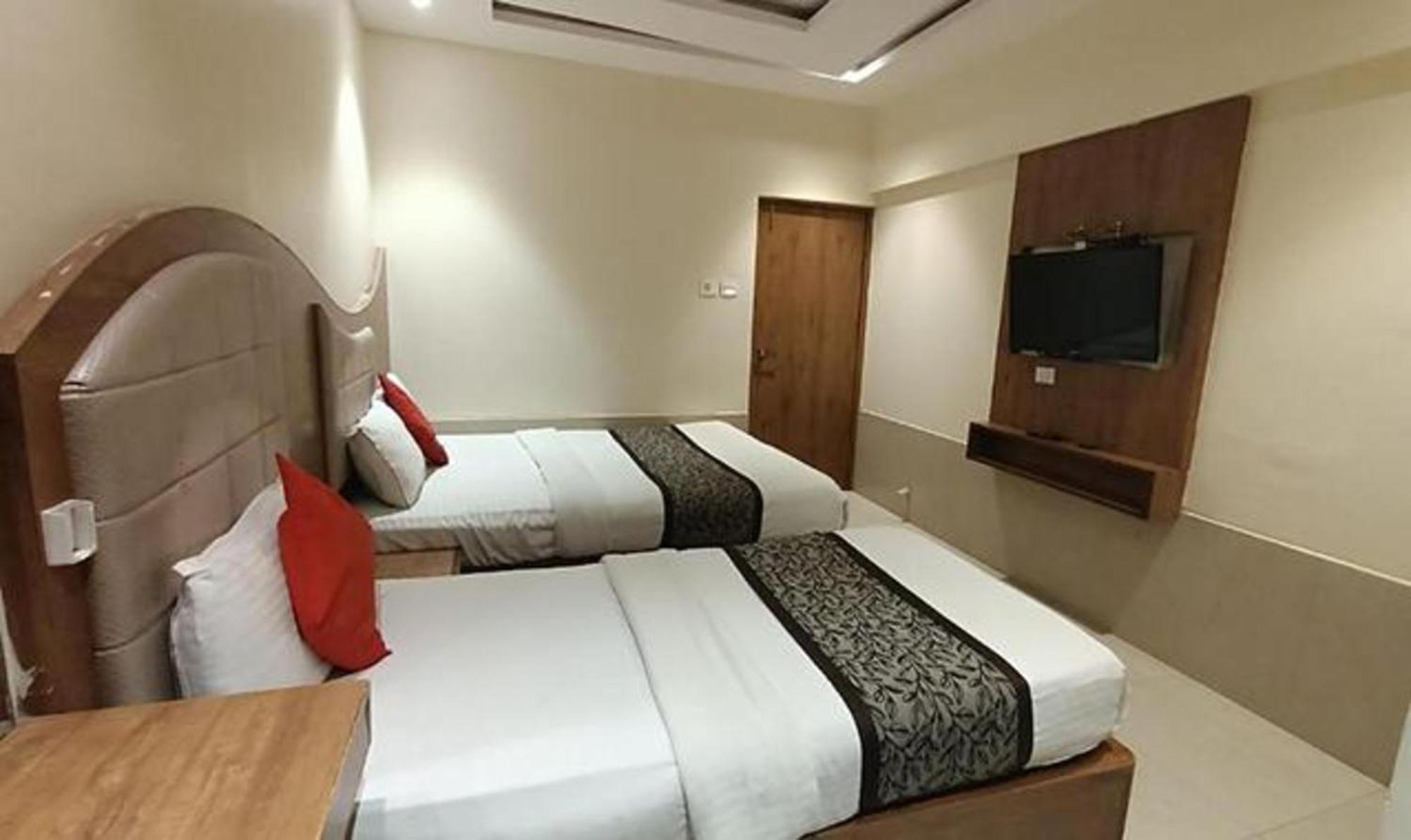 Fabhotel Regal Inn Мумбаи Экстерьер фото