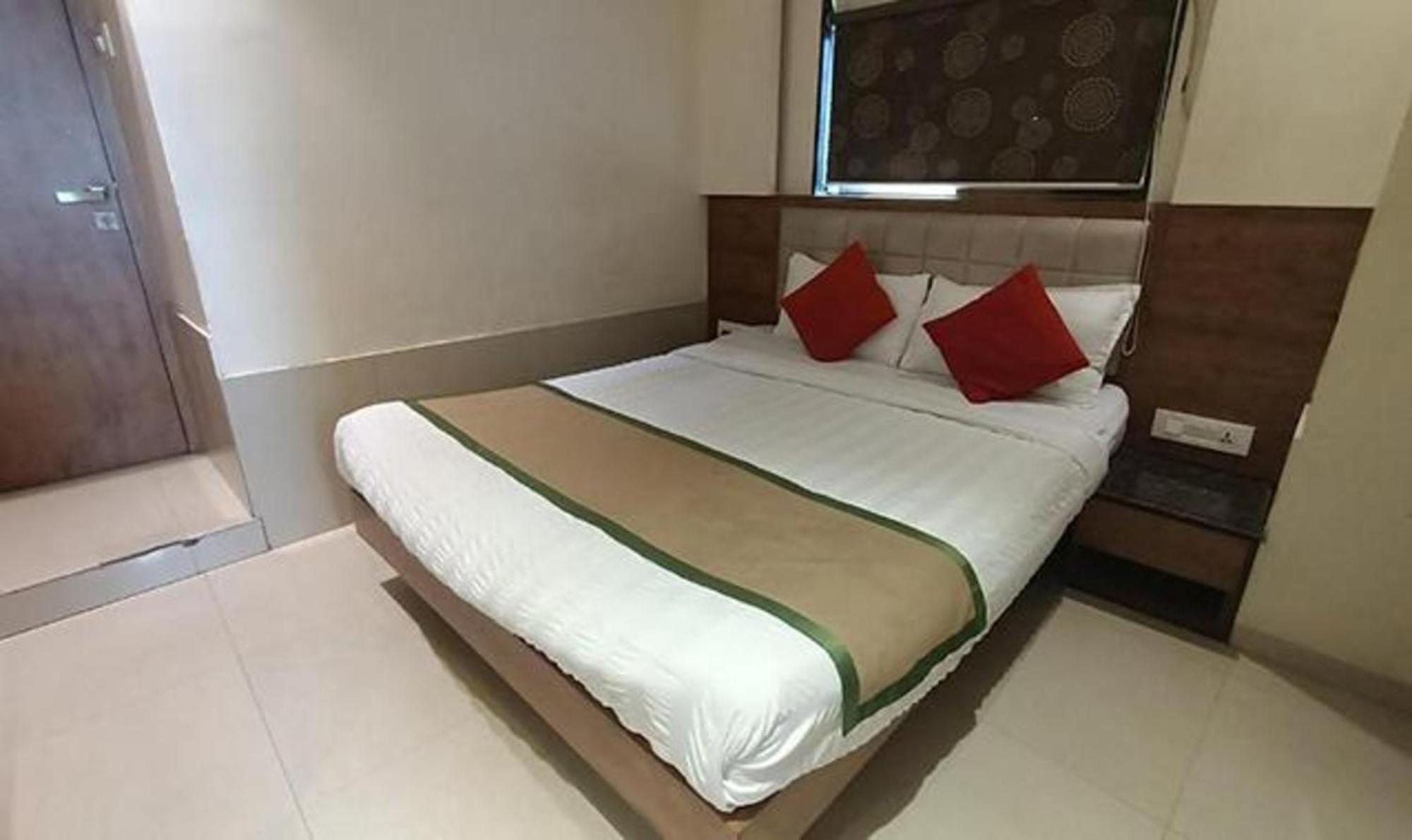 Fabhotel Regal Inn Мумбаи Экстерьер фото