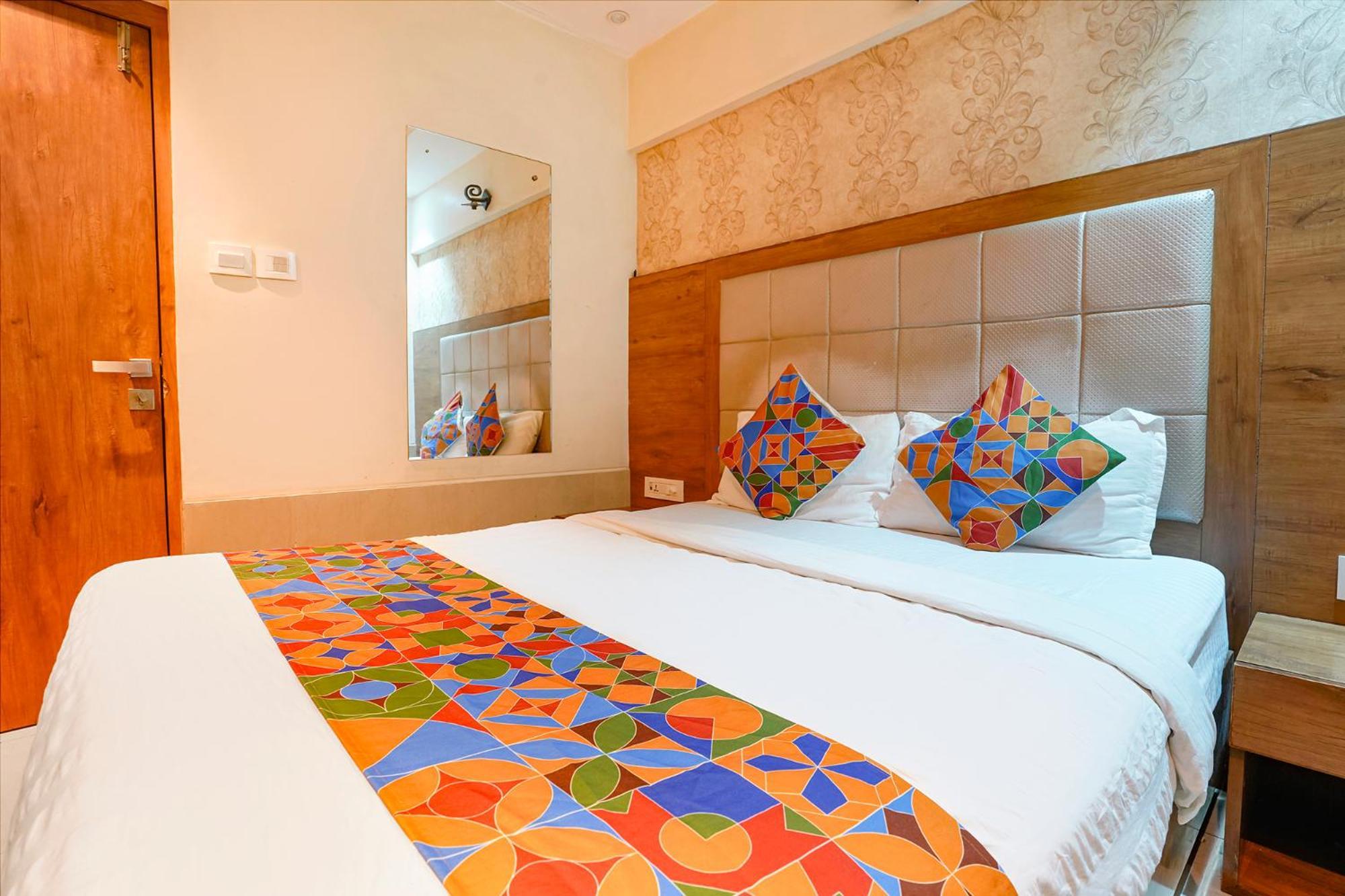 Fabhotel Regal Inn Мумбаи Экстерьер фото