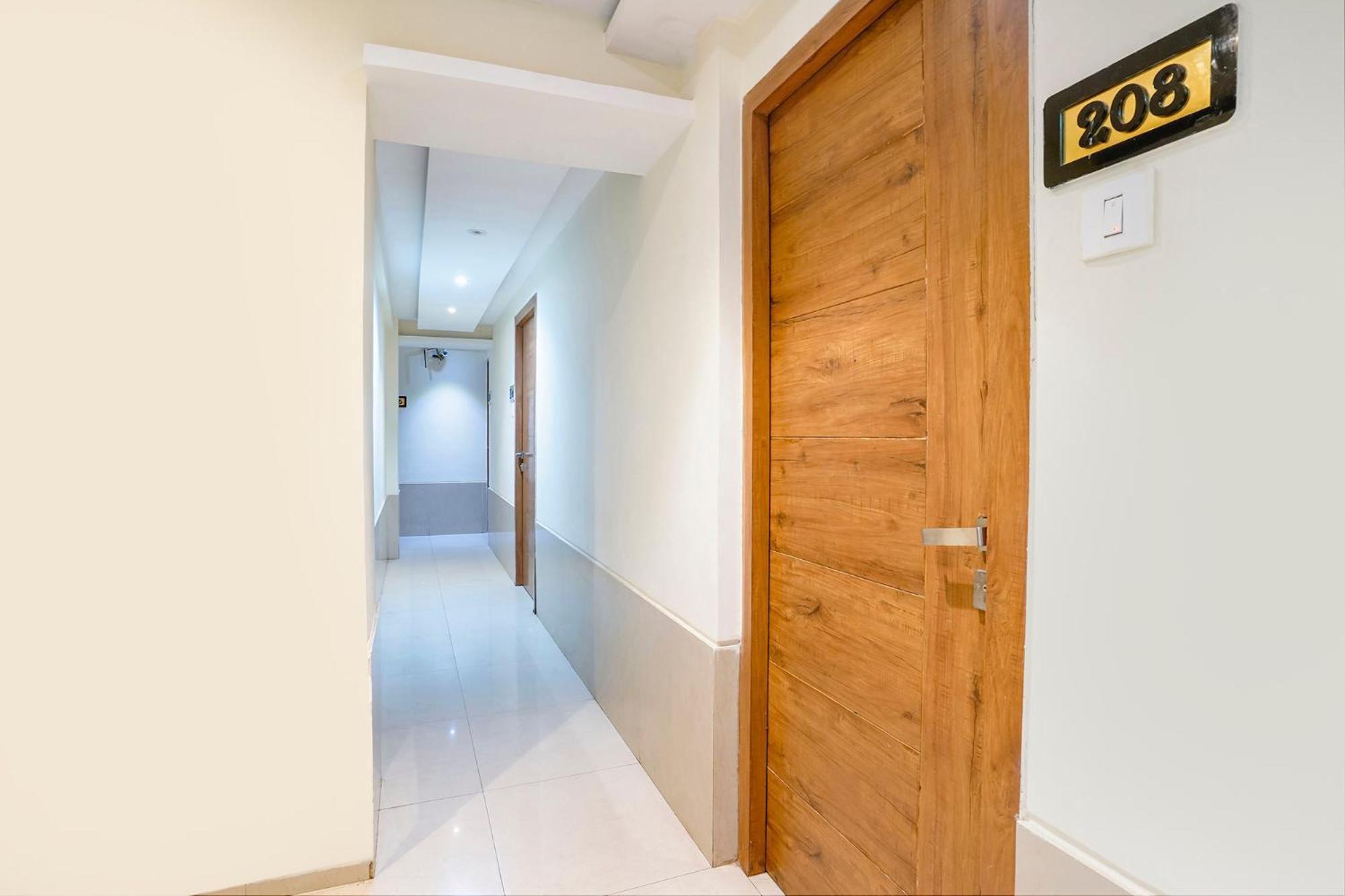 Fabhotel Regal Inn Мумбаи Экстерьер фото